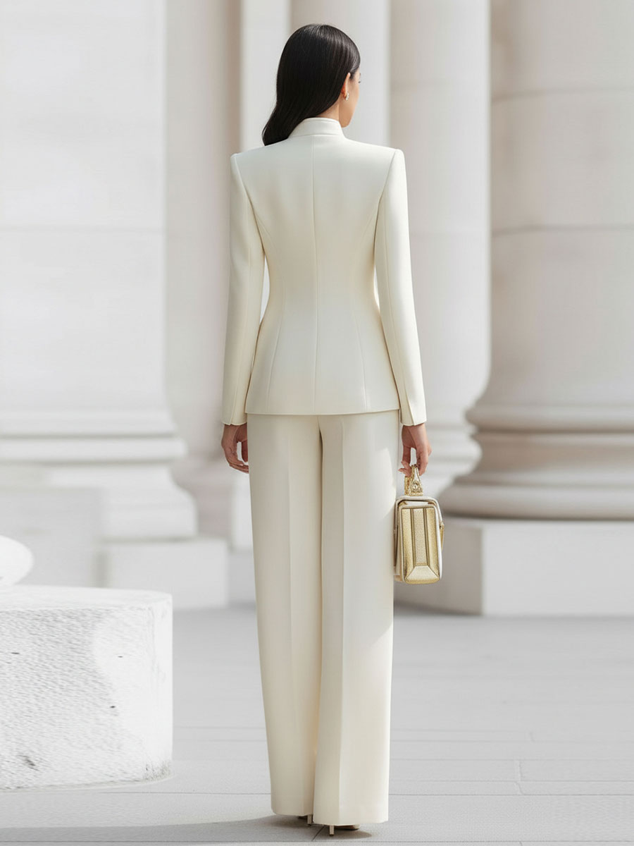 Christina - Completo Elegante in Crema con Accenti Dorati