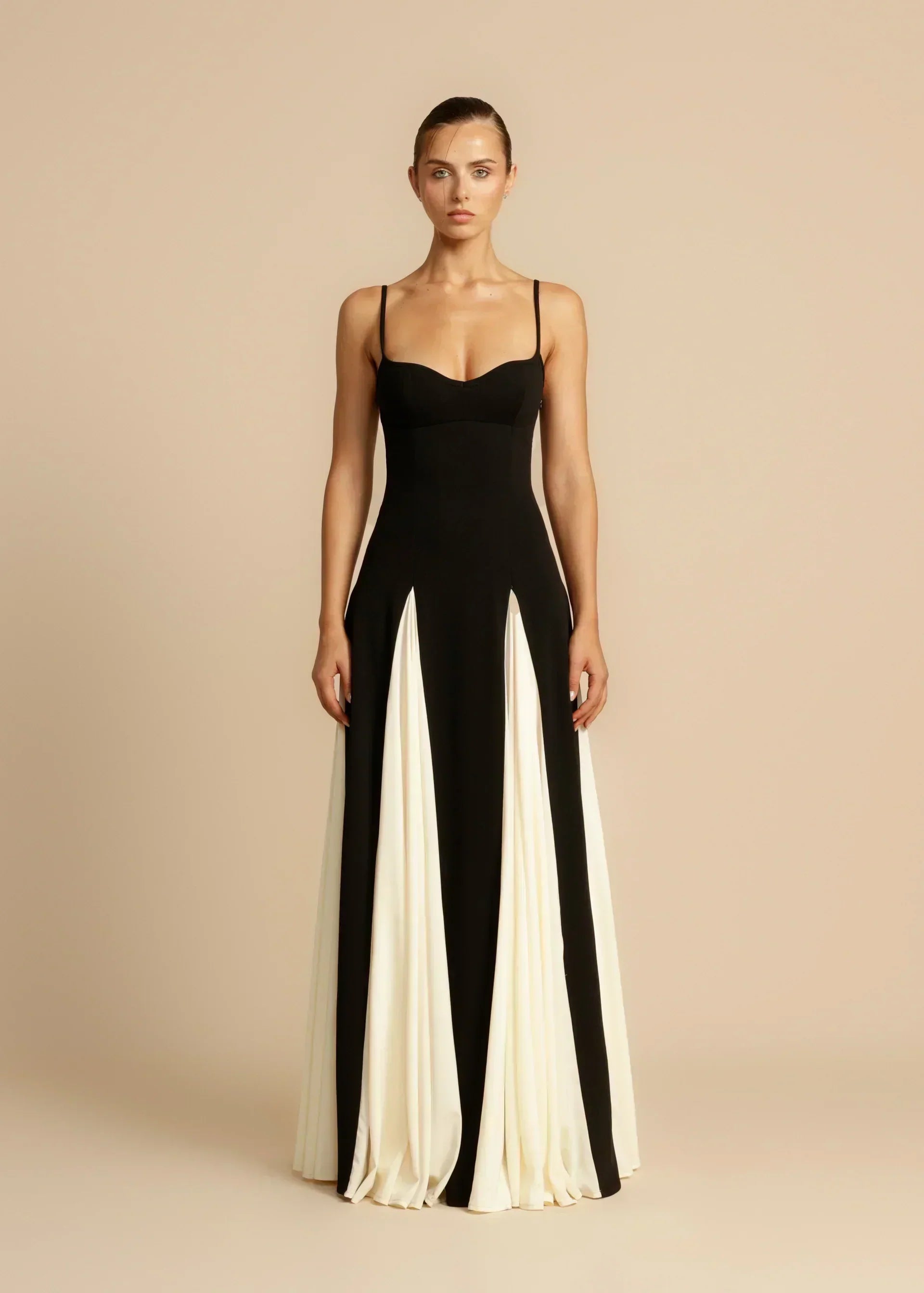 Oshrit™ | Vestido Maxi Elegante con Volantes en Contraste