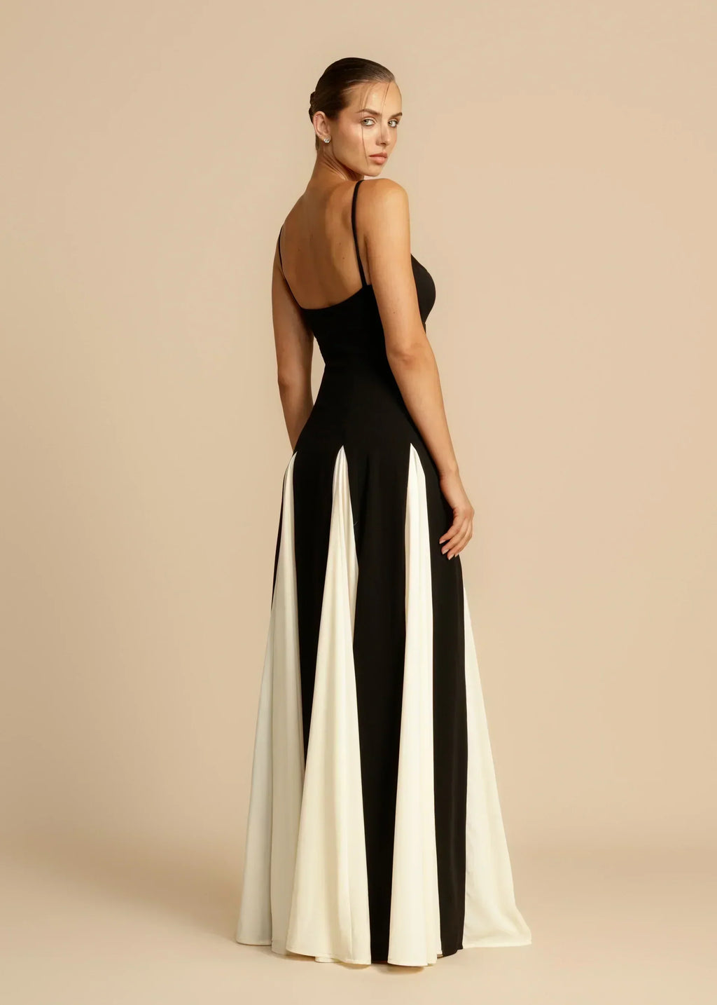 Oshrit™ | Vestido Maxi Elegante con Volantes en Contraste