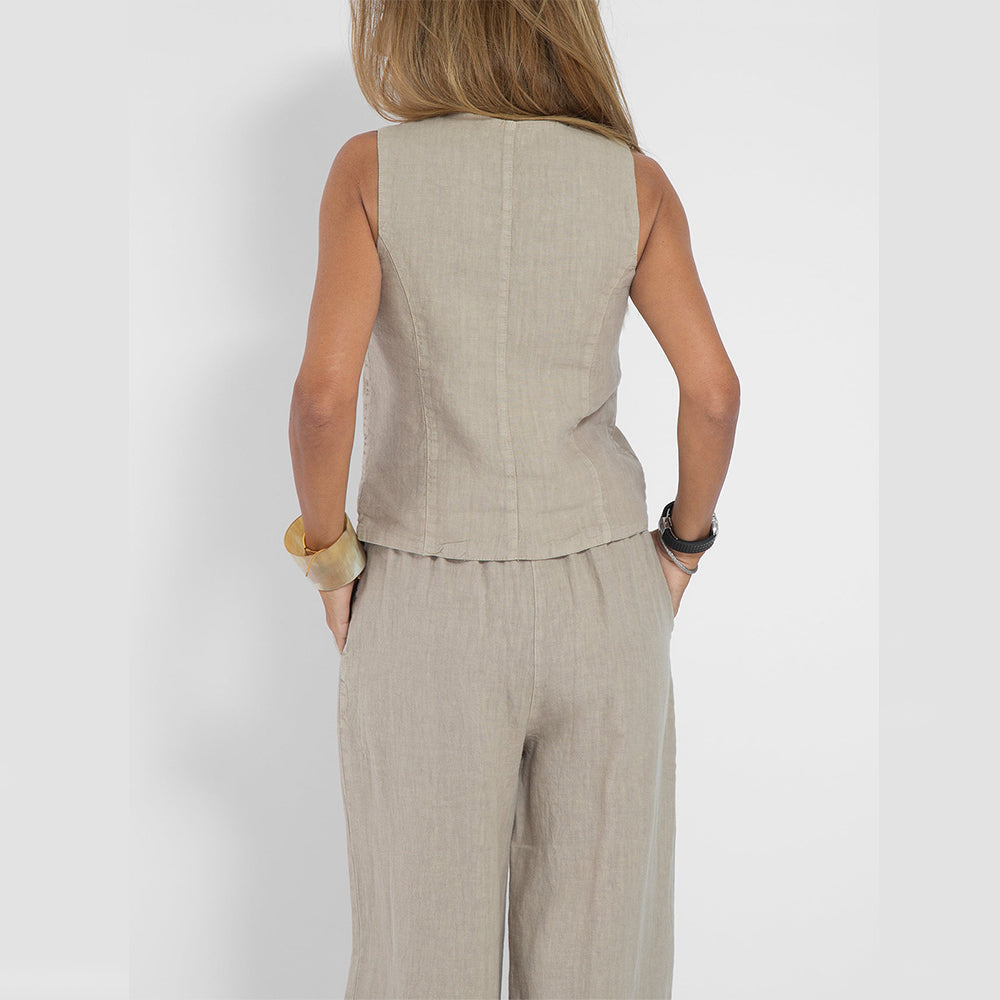 Top estivo senza maniche e pantaloni dritti larghi