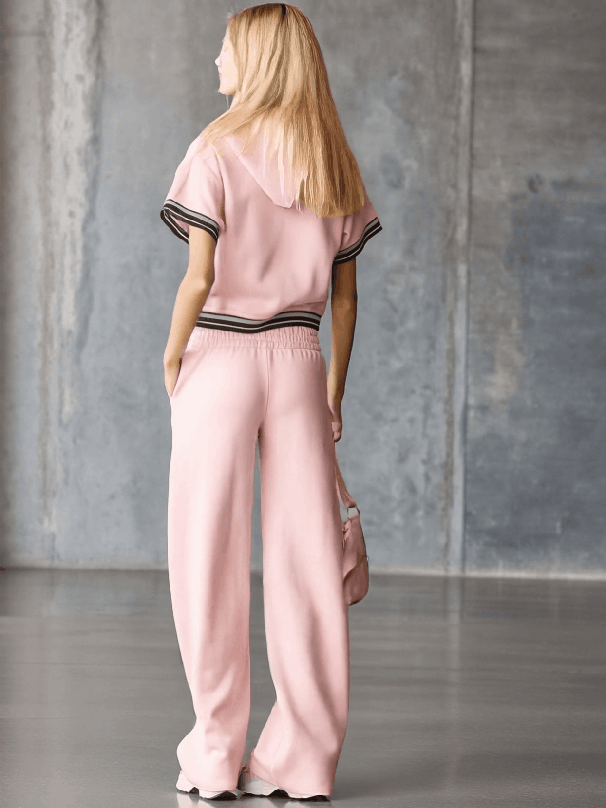 Kamila – completo sportivo con cappuccio