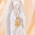 Collar con Pendente Ovalado de la Virgen en Oro