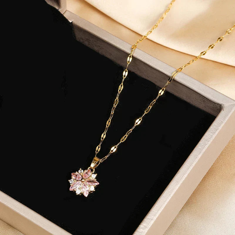 Collar Sakura Rosa Romántico en Acero Inoxidable