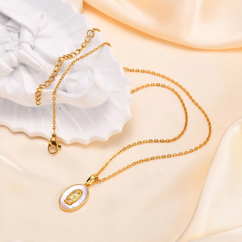 Collar con Pendente Ovalado de la Virgen en Oro
