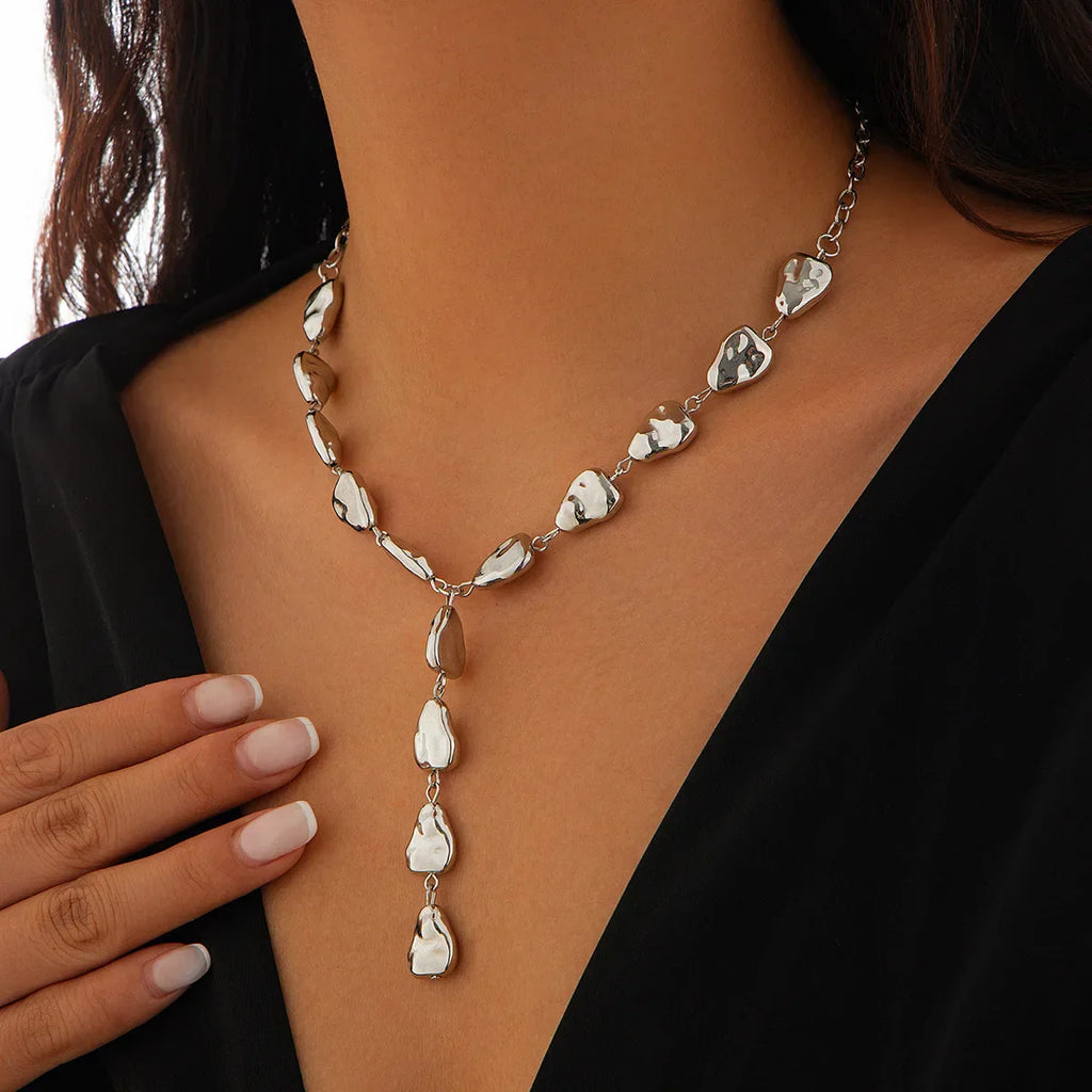 Collana Lariat Ispirata alla Pietra Moderna