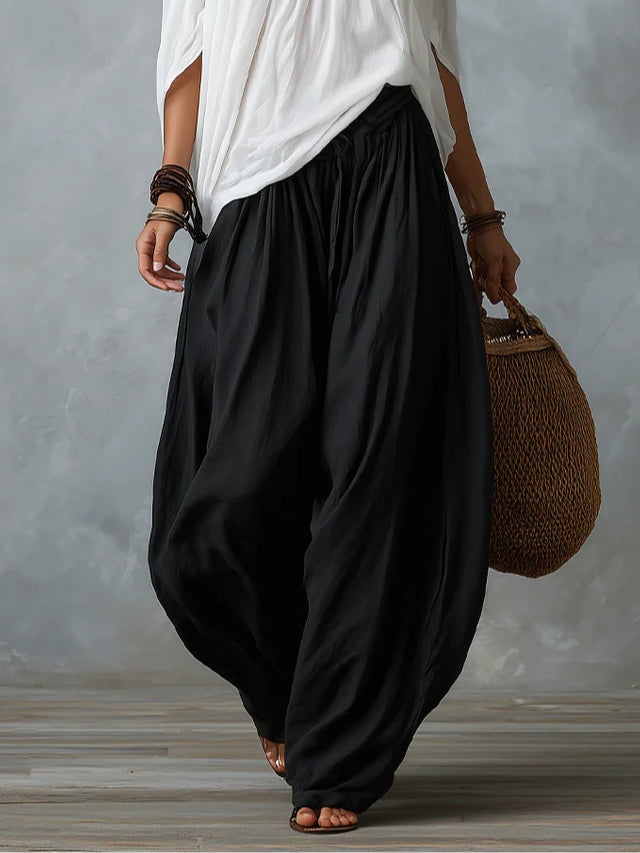 Conjunto blanco de hombros descubiertos y pantalón acampanado estilo linterna