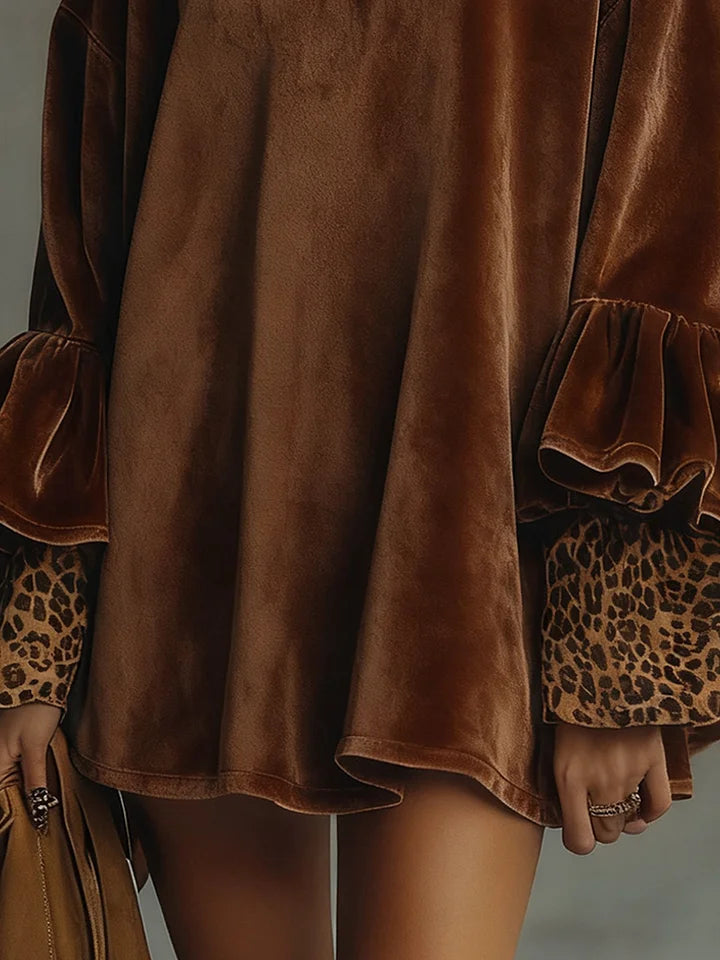 "La Scintilla | VESTIDO DE CAMPANA DE VELUR CON MANGAS DE LEOPARDO" can be translated into Spanish from Spain as:

"La Scintilla | VESTIDO DE CAMPANA DE VELUR CON MANGAS DE LEOPARDO" 

(Note: The original title is already in Spanish, so no changes are nee