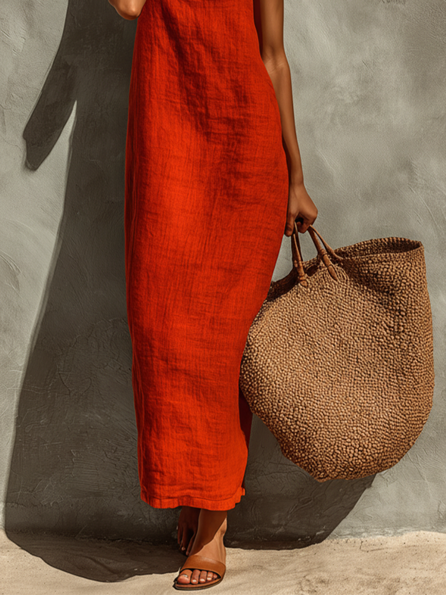 Abito da donna in cotone rosso con spalline sottili e scollo quadrato, un intramontabile modello in stile boho-resort