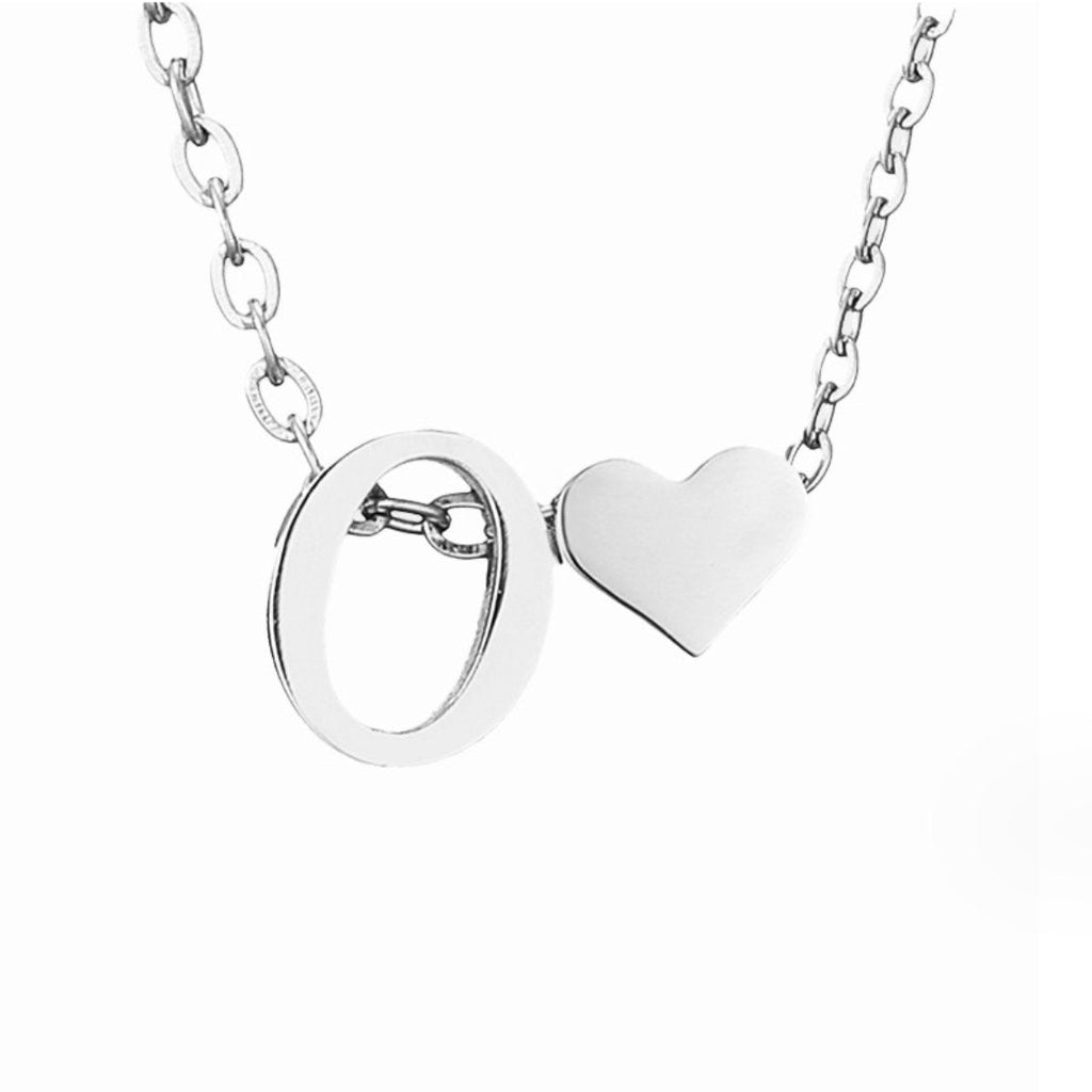 Collar Inicial Intemporal con Colgante en Corazón