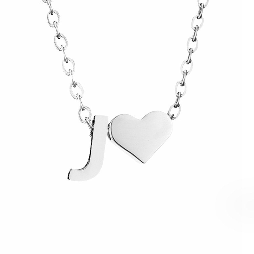 Collar Inicial Intemporal con Colgante en Corazón