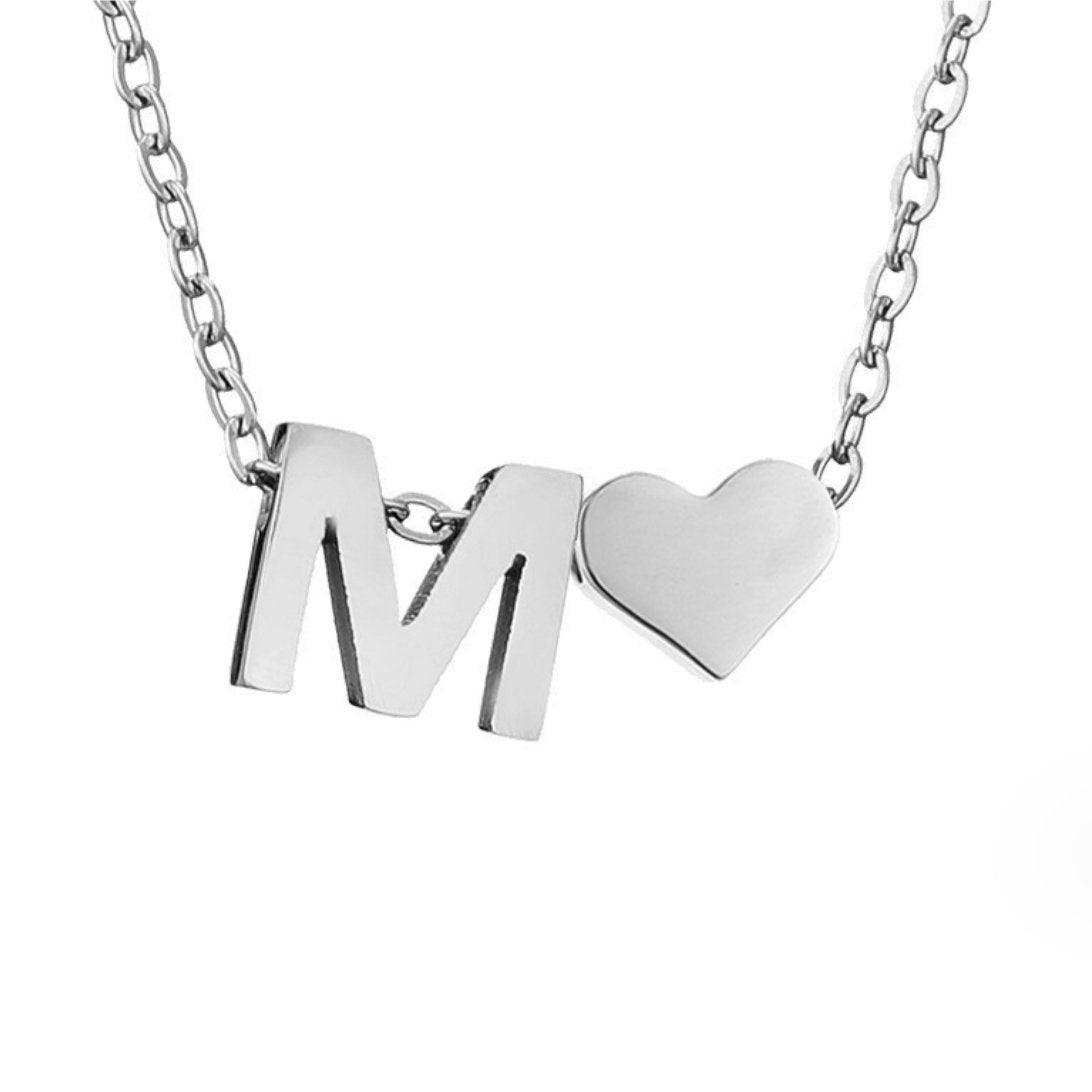 Collar Inicial Intemporal con Colgante en Corazón