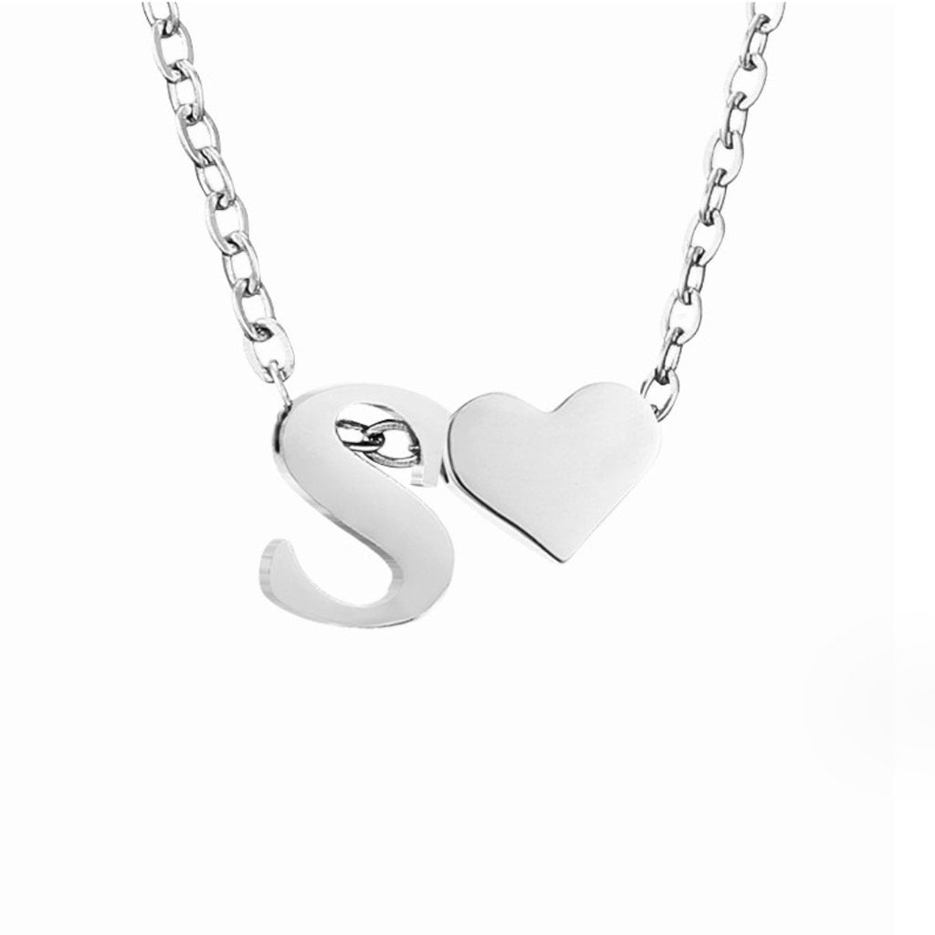 Collar Inicial Intemporal con Colgante en Corazón