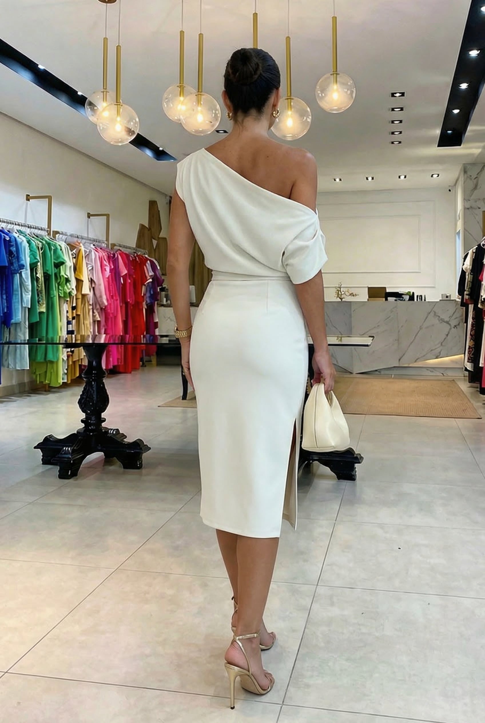 Irina | Vestido moderno medio, ceñido