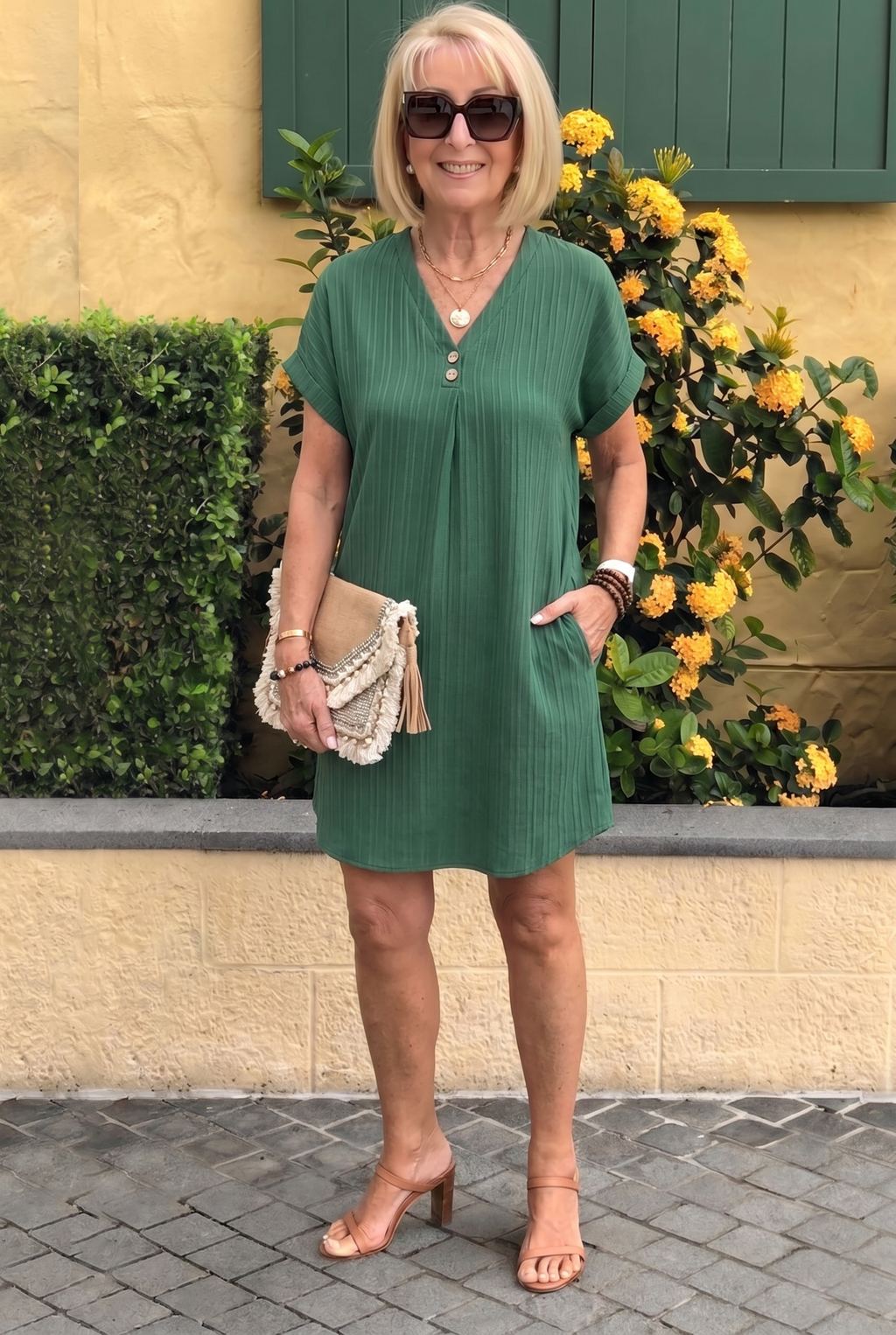 Abito estivo con dettagli eleganti