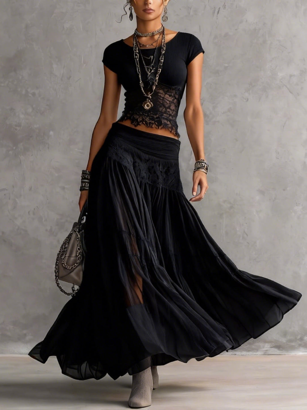 Top Nero in Pizzo Trasparente con Pannelli e Gonna Maxy Plissettata